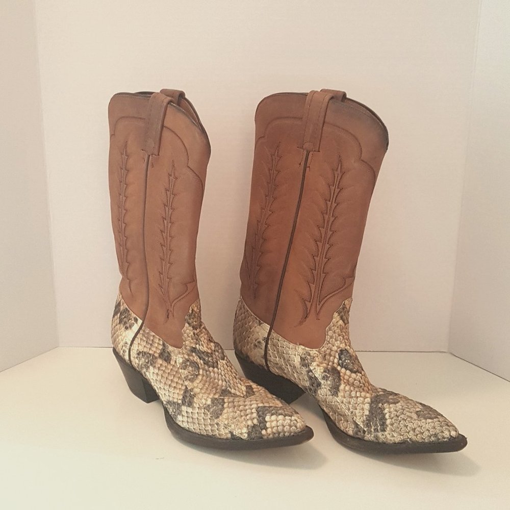 Lady cowboy boots
